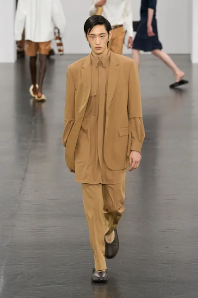 Look 32